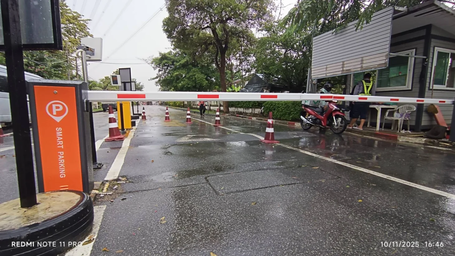 ส่งงานรัวๆ ไม้กั้นรถยนต์